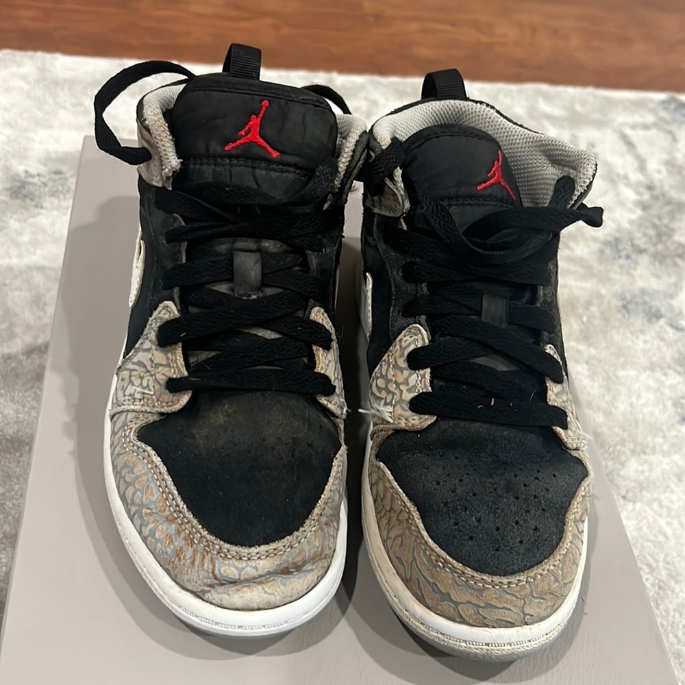 Boys Jordans Ones